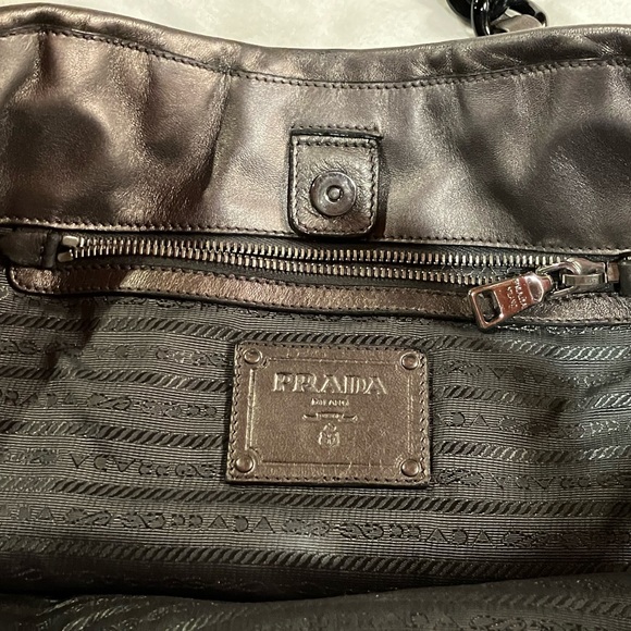 Prada Tessuto and Nappa Waves Tote Bag, Authenticity Guaranteed - Picture 6 of 15